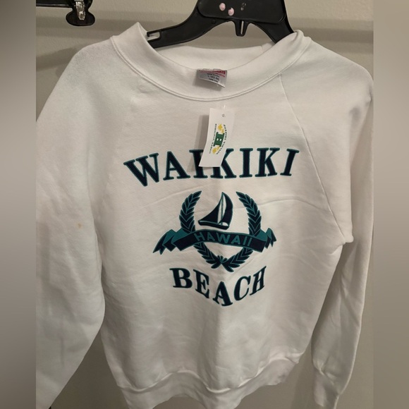 Tops - vintage hawaii sweatshirt